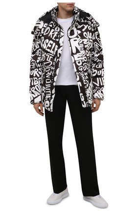 Мужская пуховая куртка DOLCE & GABBANA черно-белого цвета по цене 215000 руб., арт. G9WH5T/HUMA2 | Фото 2 Мужская пуховая куртка DOLCE & GABBANA черно-белого цвета, арт. G9WH5T/HUMA2 | Фото 2 (Материал утеплителя: Пух и перо; Длина (верхняя одежда): До середины бедра; Материал подклада: Синтетический материал; Материал внешний: Синтетический материал; Рукава: Длинные; Кросс-КТ: Куртка; Мужское Кросс-КТ: пуховик-короткий; Стили: Гранж)