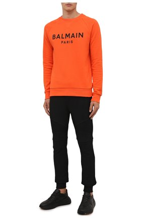 Мужские хлопковые джоггеры BALMAIN черного цвета по цене 64150 руб., арт. WH00B000/B152 | Фото 2 Мужские хлопковые джоггеры BALMAIN черного цвета, арт. WH00B000/B152 | Фото 2 (Материал внешний: Хлопок; Длина (брюки, джинсы): Стандартные; Силуэт М (брюки): Джоггеры; Мужское Кросс-КТ: Брюки-трикотаж; Стили: Спорт-шик)