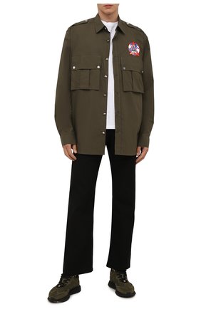 Мужская хлопковая рубашка BALMAIN хаки цвета по цене 109000 руб., арт. WH0HU141/CA02 | Фото 2 Мужская хлопковая рубашка BALMAIN хаки цвета, арт. WH0HU141/CA02 | Фото 2 (Материал внешний: Хлопок; Длина (для топов): Стандартные; Рукава: Длинные; Случай: Повседневный; Манжеты: На пуговицах; Воротник: Кент; Принт: Однотонные; Стили: Гранж)