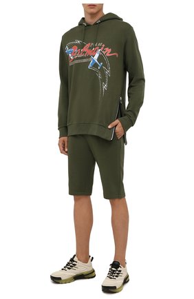 Мужской хлопковое худи BALMAIN хаки цвета по цене 109000 руб., арт. WH0JT045/G123 | Фото 2 Мужской хлопковое худи BALMAIN хаки цвета, арт. WH0JT045/G123 | Фото 2 (Материал внешний: Хлопок; Рукава: Длинные; Длина (для топов): Удлиненные; Мужское Кросс-КТ: Худи-одежда; Принт: С принтом; Стили: Спорт-шик)