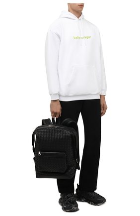 Мужской хлопковое худи BALENCIAGA белого цвета по цене 53550 руб., арт. 570811/TIV55 | Фото 2 Мужской хлопковое худи BALENCIAGA белого цвета, арт. 570811/TIV55 | Фото 2 (Материал внешний: Хлопок; Мужское Кросс-КТ: Худи-одежда; Принт: С принтом; Стили: Спорт-шик; Длина (для топов): Стандартные; Рукава: Длинные)
