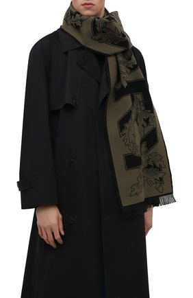 Мужской шарф из шерсти и шелка BURBERRY хаки цвета по цене 24200 руб., арт. 8045792 | Фото 2 Мужской шарф из шерсти и шелка BURBERRY хаки цвета, арт. 8045792 | Фото 2 (Материал: Шерсть, Текстиль; Кросс-КТ: шерсть; Аксессуары: Аксессуары)