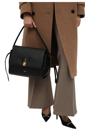 Женская сумка padlock medium TOM FORD черного цвета по цене 161000 руб., арт. L1500T-LCL095 | Фото 2 Женская сумка padlock medium TOM FORD черного цвета, арт. L1500T-LCL095 | Фото 2 (Размер: medium; Материал: Натуральная кожа; Сумки-технические: Сумки top-handle)