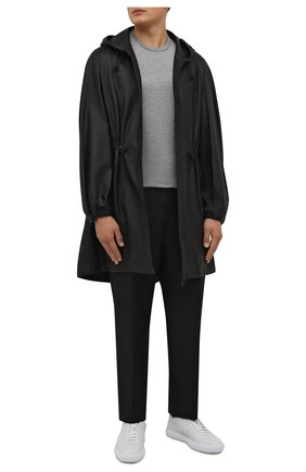 Мужская футболка из вискозы TOM FORD серого цвета по цене 35650 руб., арт. BY278/TFJ209 | Фото 2 Мужская футболка из вискозы TOM FORD серого цвета, арт. BY278/TFJ209 | Фото 2 (Длина (для топов): Стандартные; Материал внешний: Вискоза; Рукава: Короткие; Принт: Без принта; Стили: Кэжуэл)