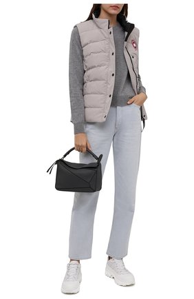 Женский пуховый жилет freestyle CANADA GOOSE серого цвета по цене 47600 руб., арт. 2836L | Фото 2 Женский пуховый жилет freestyle CANADA GOOSE серого цвета, арт. 2836L | Фото 2 (Материал внешний: Синтетический материал; Материал утеплителя: Пух и перо; Материал подклада: Синтетический материал; Стили: Кэжуэл; Кросс-КТ: Пуховик; Женское Кросс-КТ: Жилет-одежда; Длина (верхняя одежда): Короткие)