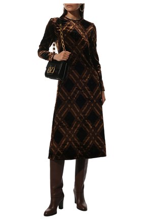 Женское платье из вискозы и хлопка SAINT LAURENT бежевого цвета по цене 219000 руб., арт. 670903/Y3D23 | Фото 2 Женское платье из вискозы и хлопка SAINT LAURENT бежевого цвета, арт. 670903/Y3D23 | Фото 2 (Материал подклада: Шелк; Рукава: Длинные; Материал внешний: Вискоза; Длина Ж (юбки, платья, шорты): Миди; Стили: Гламурный; Случай: Вечерний; Женское Кросс-КТ: Жакет-одежда, Платье-одежда)