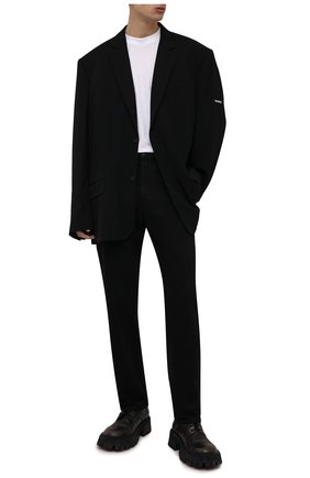 Мужской пиджак из вискозы BALENCIAGA черного цвета по цене 156000 руб., арт. 674430/TJ025 | Фото 2 Мужской пиджак из вискозы BALENCIAGA черного цвета, арт. 674430/TJ025 | Фото 2 (Материал внешний: Вискоза; Рукава: Длинные; Материал подклада: Купро; Длина (для топов): Стандартные; 1-2-бортные: Однобортные; Пиджаки М: Свободный; Случай: Повседневный; Стили: Минимализм)