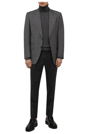 Мужские шерстяные брюки DOLCE & GABBANA темно-серого цвета по цене 66500 руб., арт. GWBQET/FR2XI | Фото 2 Мужские шерстяные брюки DOLCE & GABBANA темно-серого цвета, арт. GWBQET/FR2XI | Фото 2 (Длина (брюки, джинсы): Стандартные; Материал подклада: Вискоза; Материал внешний: Шерсть; Случай: Формальный; Стили: Классический; Одежда: Одежда)