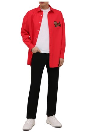 Мужская хлопковая рубашка JACQUEMUS красного цвета по цене 33350 руб., арт. 216SH004-1050 | Фото 2 Мужская хлопковая рубашка JACQUEMUS красного цвета, арт. 216SH004-1050 | Фото 2 (Материал внешний: Хлопок; Рукава: Длинные; Длина (для топов): Стандартные; Случай: Повседневный; Принт: С принтом; Манжеты: На пуговицах; Воротник: Кент; Стили: Минимализм)