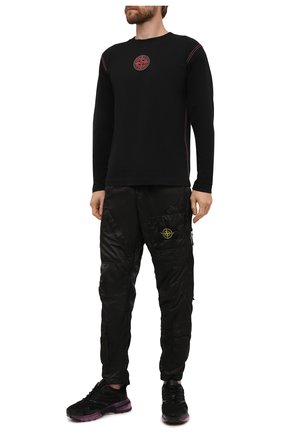 Мужские джоггеры STONE ISLAND черного цвета по цене 77250 руб., арт. 751531021 | Фото 2 Мужские джоггеры STONE ISLAND черного цвета, арт. 751531021 | Фото 2 (Материал подклада: Синтетический материал; Материал внешний: Синтетический материал; Силуэт М (брюки): Джоггеры; Стили: Милитари; Длина (брюки, джинсы): Стандартные)