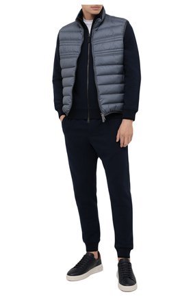 Мужские хлопковые джоггеры BRIONI темно-синего цвета по цене 69100 руб., арт. UJDJ0L/01637 | Фото 2 Мужские хлопковые джоггеры BRIONI темно-синего цвета, арт. UJDJ0L/01637 | Фото 2 (Материал внешний: Хлопок; Длина (брюки, джинсы): Стандартные; Силуэт М (брюки): Джоггеры; Стили: Спорт-шик; Кросс-КТ: Спорт)