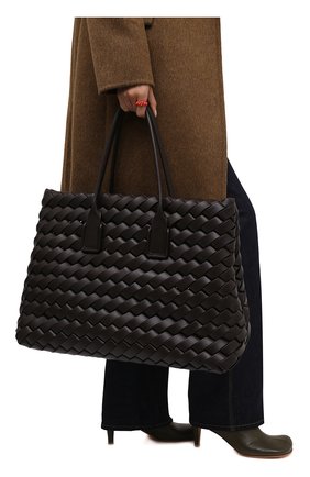 Женский сумка-тоут snap maxi BOTTEGA VENETA темно-коричневого цвета по цене 519500 руб., арт. 666904/V14P1 | Фото 2 Женский сумка-тоут snap maxi BOTTEGA VENETA темно-коричневого цвета, арт. 666904/V14P1 | Фото 2 (Материал: Натуральная кожа; Размер: large; Сумки-технические: Сумки-шопперы)