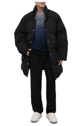Мужская пуховик ACNE STUDIOS черного цвета по цене 88750 руб., арт. B90578 | Фото 2 Мужская пуховик ACNE STUDIOS черного цвета, арт. B90578 | Фото 2 (Материал внешний: Синтетический материал; Материал утеплителя: Пух и перо; Материал подклада: Синтетический материал; Кросс-КТ: Куртка; Рукава: Длинные; Длина (верхняя одежда): До середины бедра; Мужское Кросс-КТ: пуховик-короткий; Стили: Минимализм)