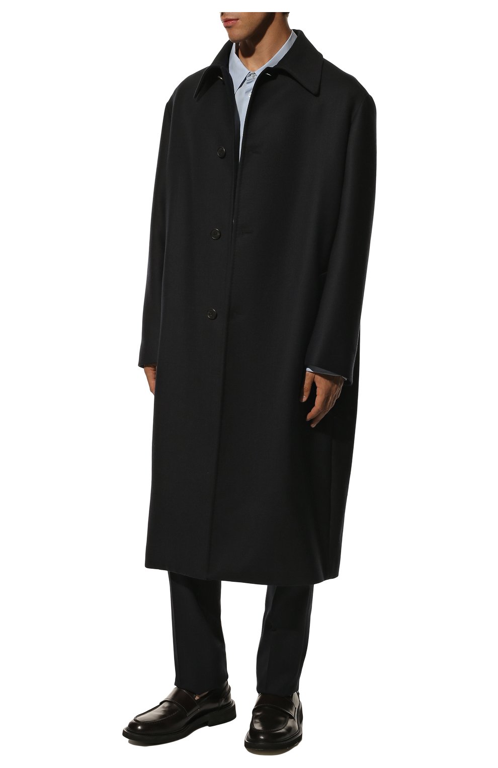 Мужской шерстяное пальто THE ROW темно-синего цвета, арт. 276W1913 | Фото 2 (Материал внешний: Шерсть; Рукава: Длинные; Длина (верхняя одежда): Длинные; Мужское Кросс-КТ: пальто-верхняя одежда; Стили: Минимализм; Материал подклада: Купро)