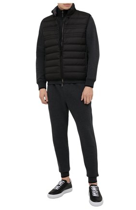Мужской пуховый жилет BRIONI черного цвета по цене 187000 руб., арт. SWLI0L/P0908 | Фото 2 Мужской пуховый жилет BRIONI черного цвета, арт. SWLI0L/P0908 | Фото 2 (Материал утеплителя: Пух и перо; Материал подклада: Синтетический материал; Материал внешний: Синтетический материал; Кросс-КТ: Куртка, Пуховик; Стили: Кэжуэл; Длина (верхняя одежда): Короткие)