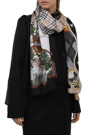 Женский шелковый платок BURBERRY коричневого цвета по цене 35700 руб., арт. 8045972 | Фото 2 Женский шелковый платок BURBERRY коричневого цвета, арт. 8045972 | Фото 2 (Материал: Шелк, Текстиль; Принт: С принтом)