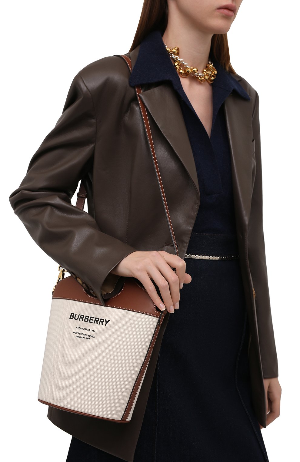 Женская сумка pocket BURBERRY светло-коричневого цвета, арт. 8046242 | Фото 6 (Сумки-технические: Сумки через плечо, Сумки top-handle; Ремень/цепочка: На ремешке; Материал: Текстиль; Размер: small)