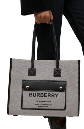 Женский сумка-тоут BURBERRY черного цвета по цене 90300 руб., арт. 8044137 | Фото 2 Женский сумка-тоут BURBERRY черного цвета, арт. 8044137 | Фото 2 (Материал: Текстиль; Размер: medium; Сумки-технические: Сумки-шопперы)