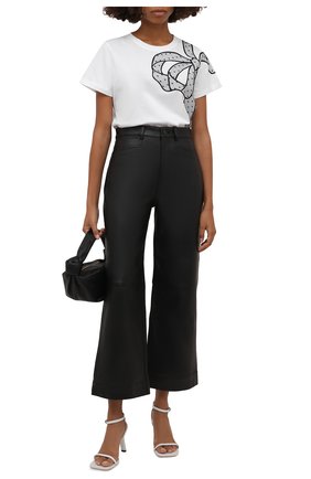 Женская хлопковая футболка REDVALENTINO белого цвета по цене 22300 руб., арт. WR0MG12B/687 | Фото 2 Женская хлопковая футболка REDVALENTINO белого цвета, арт. WR0MG12B/687 | Фото 2 (Длина (для топов): Стандартные; Рукава: Короткие; Материал внешний: Хлопок; Женское Кросс-КТ: Футболка-одежда; Принт: С принтом; Стили: Романтичный)