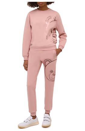 Женские хлопковые джоггеры MOSCHINO UNDERWEAR розового цвета по цене 15900 руб., арт. A4308/9013 | Фото 2 Женские хлопковые джоггеры MOSCHINO UNDERWEAR розового цвета, арт. A4308/9013 | Фото 2 (Материал внешний: Хлопок; Длина (брюки, джинсы): Стандартные; Женское Кросс-КТ: Брюки-белье)