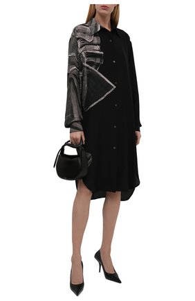 Женское шелковое платье DRIES VAN NOTEN черного цвета по цене 96300 руб., арт. 212-011027-3206 | Фото 2 Женское шелковое платье DRIES VAN NOTEN черного цвета, арт. 212-011027-3206 | Фото 2 (Длина Ж (юбки, платья, шорты): Миди; Материал внешний: Шелк; Рукава: Длинные; Женское Кросс-КТ: Платье-одежда, платье-рубашка; Случай: Повседневный; Стили: Кэжуэл)