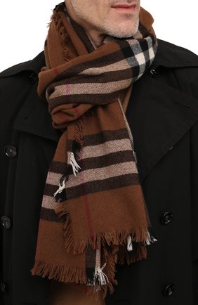 Мужской кашемировый шарф BURBERRY коричневого цвета по цене 49550 руб., арт. 8046213 | Фото 2 Мужской кашемировый шарф BURBERRY коричневого цвета, арт. 8046213 | Фото 2 (Материал: Кашемир, Шерсть; Кросс-КТ: кашемир)