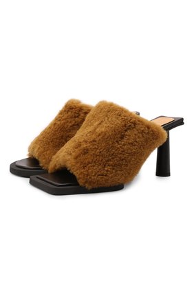 Женские мюли с меховой отделкой JACQUEMUS зеленого цвета по цене 47250 руб., арт. 213F0002-4010 | Фото 1 Женские мюли с меховой отделкой JACQUEMUS зеленого цвета, арт. 213F0002-4010 | Фото 1 (Каблук высота: Высокий; Материал внешний: Натуральный мех; Подошва: Плоская; Материал внутренний: Натуральная кожа; Каблук тип: Шпилька)