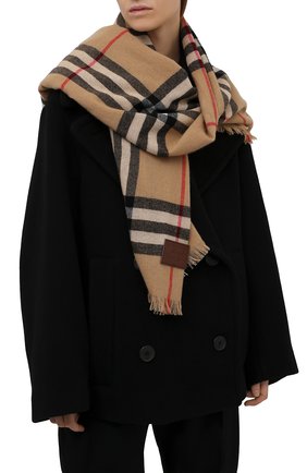 Женский кашемировый шарф BURBERRY коричневого цвета по цене 47300 руб., арт. 8046212 | Фото 2 Женский кашемировый шарф BURBERRY коричневого цвета, арт. 8046212 | Фото 2 (Материал: Шерсть, Кашемир)