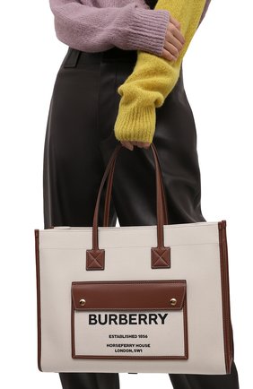 Женский сумка-тоут BURBERRY светло-коричневого цвета по цене 100000 руб., арт. 8044129 | Фото 2 Женский сумка-тоут BURBERRY светло-коричневого цвета, арт. 8044129 | Фото 2 (Размер: large; Материал: Текстиль; Сумки-технические: Сумки-шопперы)