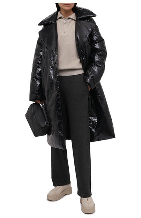 Женский пуховик ACNE STUDIOS черного цвета по цене 44900 руб., арт. C90073/W | Фото 2 Женский пуховик ACNE STUDIOS черного цвета, арт. C90073/W | Фото 2 (Материал подклада: Синтетический материал; Длина (верхняя одежда): До колена; Рукава: Длинные; Материал внешний: Синтетический материал; Стили: Гламурный; Кросс-КТ: Пуховик)