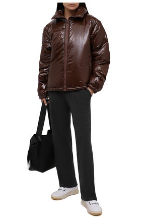Женская утепленная куртка ACNE STUDIOS коричневого цвета по цене 40900 руб., арт. C90066/W | Фото 2 Женская утепленная куртка ACNE STUDIOS коричневого цвета, арт. C90066/W | Фото 2 (Материал подклада: Синтетический материал; Длина (верхняя одежда): Короткие; Материал внешний: Синтетический материал; Рукава: Длинные; Стили: Гламурный; Женское Кросс-КТ: Пуховик-куртка)