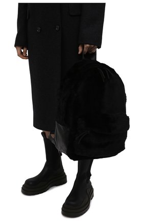 Женский рюкзак YVES SALOMON черного цвета, арт. 22WAA305XXLALB | Фото 2 (Размер: large; Материал: Натуральный мех; Стили: Кэжуэл)