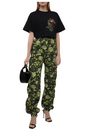 Женская хлопковая футболка KENZO черного цвета по цене 15150 руб., арт. FB62TS6944SB | Фото 2 Женская хлопковая футболка KENZO черного цвета, арт. FB62TS6944SB | Фото 2 (Длина (для топов): Стандартные; Материал внешний: Хлопок; Рукава: Короткие; Стили: Спорт-шик; Принт: С принтом; Женское Кросс-КТ: Футболка-одежда)