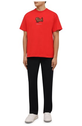 Мужская хлопковая футболка JACQUEMUS красного цвета по цене 15400 руб., арт. 216JS204-2280 | Фото 2 Мужская хлопковая футболка JACQUEMUS красного цвета, арт. 216JS204-2280 | Фото 2 (Материал внешний: Хлопок; Принт: С принтом; Рукава: Короткие, 3/4; Стили: Кэжуэл; Длина (для топов): Стандартные)