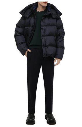 Мужская пуховая куртка BURBERRY темно-синего цвета, арт. 8045507 | Фото 2 (Материал внешний: Синтетический материал; Рукава: Длинные; Материал утеплителя: Пух и перо; Длина (верхняя одежда): Короткие; Материал подклада: Синтетический материал; Кросс-КТ: Куртка; Мужское Кросс-КТ: пуховик-короткий; Стили: Кэжуэл)