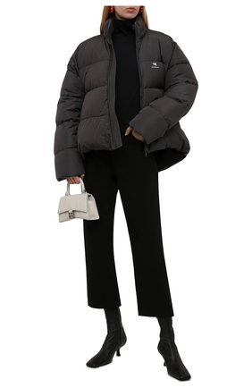 Женская утепленная куртка BALENCIAGA серого цвета, арт. 675212/TYD36 | Фото 2 (Материал внешний: Синтетический материал, Вискоза; Материал подклада: Синтетический материал; Стили: Спорт-шик; Кросс-КТ: Пуховик, Утепленный, Куртка; Длина (верхняя одежда): До середины бедра; Рукава: Длинные)