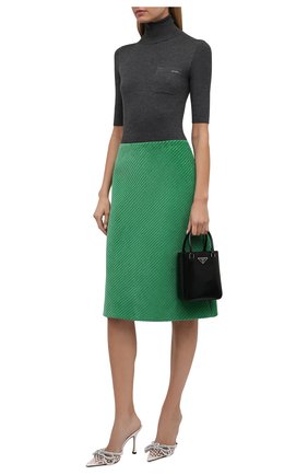 Женский пуловер из шерсти и шелка PRADA серого цвета по цене 85000 руб., арт. P26380-1XA3-F0480-202 | Фото 2 Женский пуловер из шерсти и шелка PRADA серого цвета, арт. P26380-1XA3-F0480-202 | Фото 2 (Материал внешний: Шерсть, Шелк; Стили: Кэжуэл; Рукава: Короткие; Женское Кросс-КТ: Пуловер-одежда)