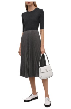 Женское платье PRADA темно-серого цвета по цене 175000 руб., арт. P3F45-1ZH2-F0C9S-212 | Фото 2 Женское платье PRADA темно-серого цвета, арт. P3F45-1ZH2-F0C9S-212 | Фото 2 (Материал внешний: Шерсть, Синтетический материал; Стили: Кэжуэл; Кросс-КТ: Трикотаж; Женское Кросс-КТ: Платье-одежда; Рукава: Короткие; Длина Ж (юбки, платья, шорты): До колена)