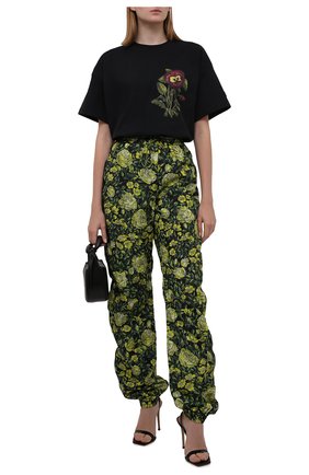 Женские джоггеры KENZO зеленого цвета по цене 79500 руб., арт. FB62WPA389J1 | Фото 2 Женские джоггеры KENZO зеленого цвета, арт. FB62WPA389J1 | Фото 2 (Материал внешний: Синтетический материал; Длина (брюки, джинсы): Стандартные; Стили: Спорт-шик; Женское Кросс-КТ: Джоггеры - брюки; Силуэт Ж (брюки и джинсы): Джоггеры)