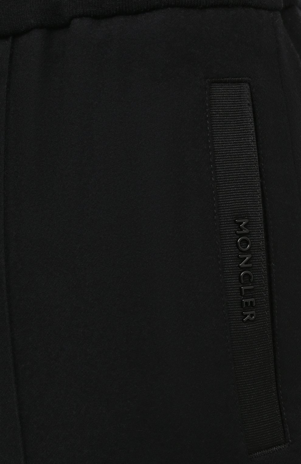 Мужские шерстяные брюки MONCLER черного цвета, арт. G2-091-2A000-15-54233 | Фото 5 (Материал внешний: Шерсть; Длина (брюки, джинсы): Стандартные; Случай: Повседневный; Стили: Кэжуэл)
