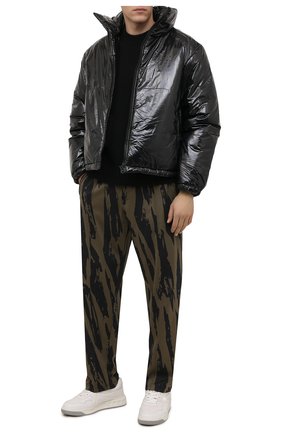 Мужская утепленная куртка ACNE STUDIOS черного цвета, арт. C90066/M | Фото 2 (Материал внешний: Синтетический материал; Длина (верхняя одежда): Короткие; Рукава: Длинные; Материал подклада: Синтетический материал; Кросс-КТ: Куртка; Мужское Кросс-КТ: утепленные куртки; Стили: Гранж)