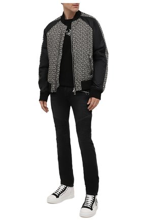 Мужские джинсы BALMAIN темно-серого цвета по цене 158000 руб., арт. WH0MG055/165D | Фото 2 Мужские джинсы BALMAIN темно-серого цвета, арт. WH0MG055/165D | Фото 2 (Длина (брюки, джинсы): Стандартные; Материал внешний: Хлопок, Деним; Кросс-КТ: Деним; Силуэт М (брюки): Узкие; Стили: Гранж)