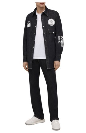 Мужская джинсовая рубашка 2 moncler 1952 MONCLER GENIUS темно-синего цвета по цене 71900 руб., арт. G2-092-2F000-01-595KH | Фото 2 Мужская джинсовая рубашка 2 moncler 1952 MONCLER GENIUS темно-синего цвета, арт. G2-092-2F000-01-595KH | Фото 2 (Материал внешний: Хлопок, Деним; Случай: Повседневный; Кросс-КТ: Деним; Принт: С принтом; Рукава: Длинные; Манжеты: На кнопках; Стили: Гранж; Воротник: Кент; Длина (для топов): Стандартные)