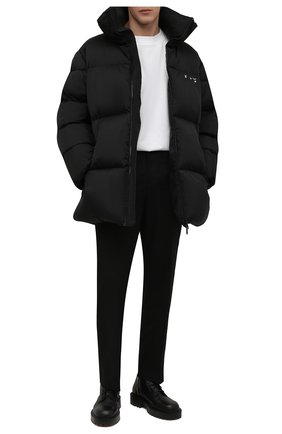 Мужская пуховик OFF-WHITE черного цвета по цене 167500 руб., арт. 0MED029F21FAB001 | Фото 2 Мужская пуховик OFF-WHITE черного цвета, арт. 0MED029F21FAB001 | Фото 2 (Материал внешний: Синтетический материал; Материал утеплителя: Пух и перо; Рукава: Длинные; Длина (верхняя одежда): До середины бедра; Материал подклада: Синтетический материал; Кросс-КТ: Куртка; Мужское Кросс-КТ: пуховик-короткий; Стили: Спорт-шик)
