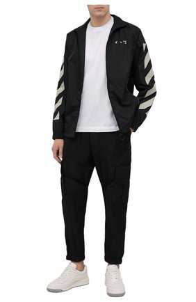 Мужская куртка OFF-WHITE черного цвета, арт. 0MBD022F21FAB001 | Фото 2 (Длина (верхняя одежда): Короткие; Материал внешний: Синтетический материал; Рукава: Длинные; Материал подклада: Синтетический материал; Кросс-КТ: Куртка, Ветровка; Стили: Спорт-шик)