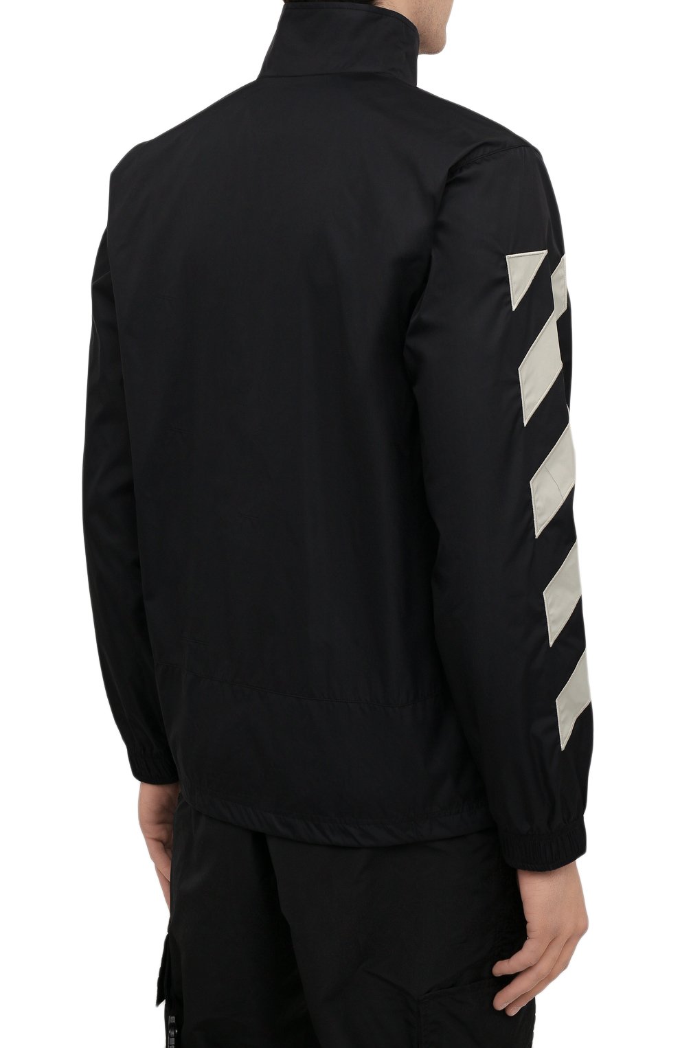 Мужская куртка OFF-WHITE черного цвета, арт. 0MBD022F21FAB001 | Фото 4 (Кросс-КТ: Куртка, Ветровка; Рукава: Длинные; Материал внешний: Синтетический материал; Стили: Спорт-шик; Материал подклада: Синтетический материал; Длина (верхняя одежда): Короткие)