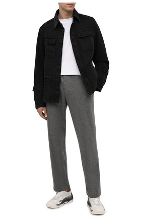 Мужские шерстяные брюки OFF-WHITE серого цвета по цене 61850 руб., арт. 0MCJ009F21FAB001 | Фото 2 Мужские шерстяные брюки OFF-WHITE серого цвета, арт. 0MCJ009F21FAB001 | Фото 2 (Материал внешний: Шерсть; Случай: Повседневный; Мужское Кросс-КТ: Брюки-трикотаж; Стили: Спорт-шик; Длина (брюки, джинсы): Стандартные; Shop in Shop M: Обувь_классика)