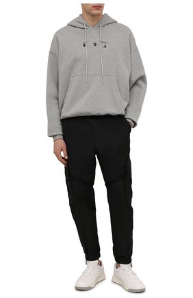 Мужской хлопковое худи OFF-WHITE серого цвета по цене 54850 руб., арт. 0MBB085F21FLE017 | Фото 2 Мужской хлопковое худи OFF-WHITE серого цвета, арт. 0MBB085F21FLE017 | Фото 2 (Материал внешний: Хлопок; Длина (для топов): Стандартные; Рукава: Длинные; Мужское Кросс-КТ: Худи-одежда; Принт: С принтом; Стили: Спорт-шик; Shop in Shop M: Толстовки)