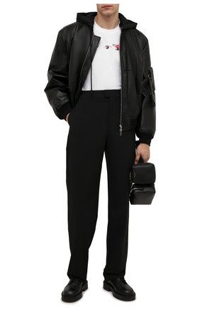 Мужская хлопковая футболка OFF-WHITE белого цвета по цене 27200 руб., арт. 0MAA027F21JER017 | Фото 2 Мужская хлопковая футболка OFF-WHITE белого цвета, арт. 0MAA027F21JER017 | Фото 2 (Материал внешний: Хлопок; Принт: С принтом; Рукава: Короткие; Длина (для топов): Стандартные; Стили: Спорт-шик)