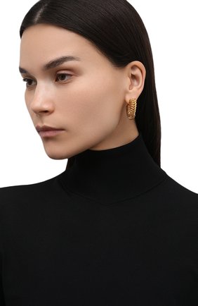 Женские серьги BOTTEGA VENETA золотого цвета по цене 120500 руб., арт. 665776/VAHU0 | Фото 2 Женские серьги BOTTEGA VENETA золотого цвета, арт. 665776/VAHU0 | Фото 2 (Материал: Серебро)